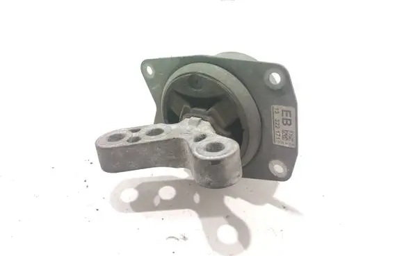 Opel Insignia A Engine mount bracket 13322171