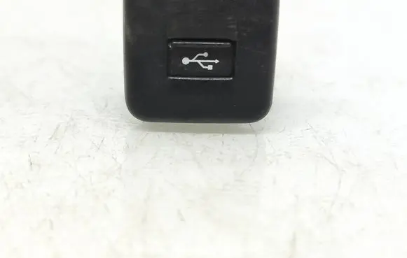 Suzuki Vitara (LY) USB socket connector 