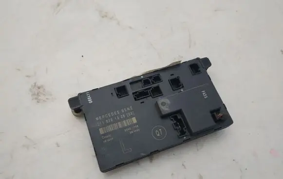 Mercedes-Benz E W211 Door control unit/module 2118701326