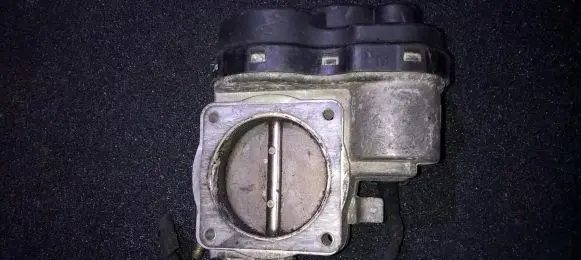 Mercedes-Benz E W210 Throttle valve