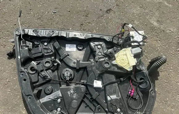 Mercedes-Benz C W205 Front door window regulator with motor A2057220170 A0997601500