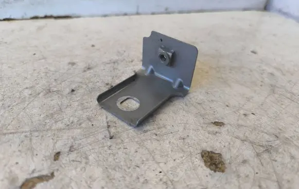 Renault Trafic III (X82) Fender mounting bracket