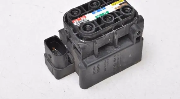Mercedes-Benz GLC X253 C253 Fuel pressure regulator A0993200258