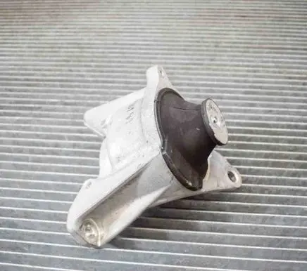Honda CR-V Engine mount bracket 21T1G