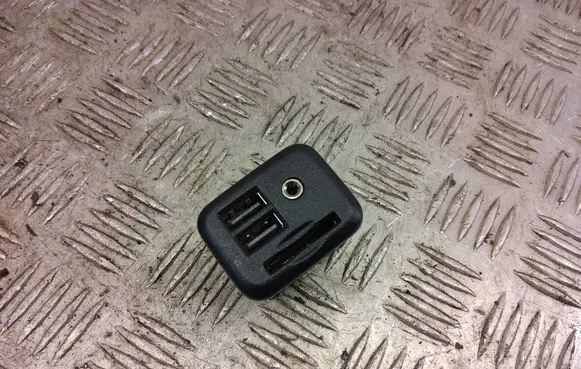Opel Insignia B USB socket connector 13526854