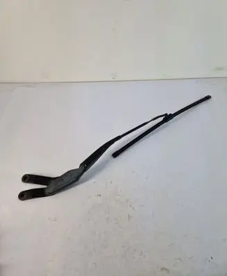 Front wiper blade arm