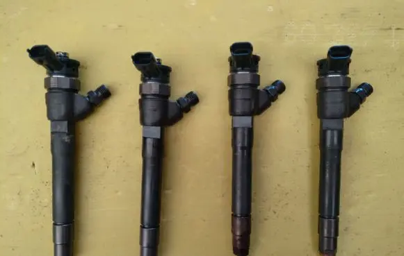 Nissan Qashqai Fuel injectors set 0445110414