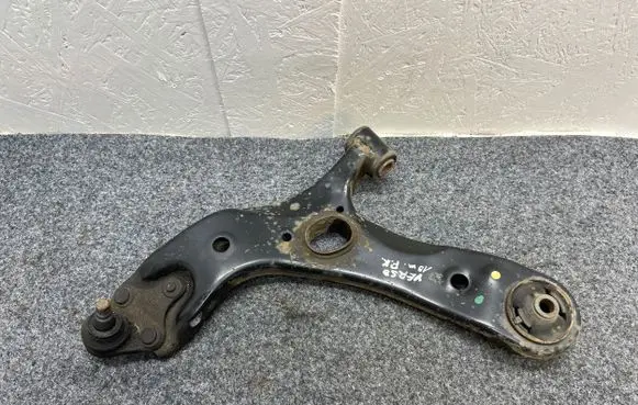 Toyota Verso Front lower control arm/wishbone