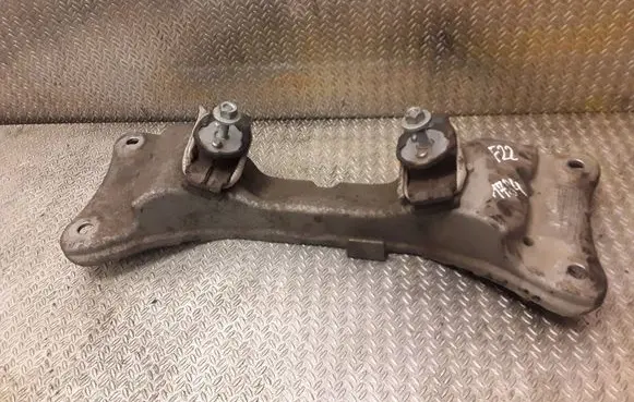 BMW 2 F22 F23 Gearbox mounting bracket 6860777