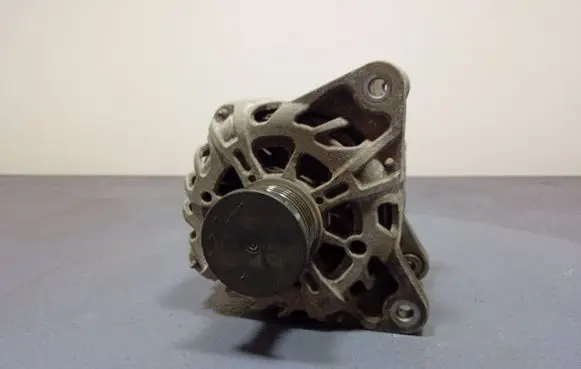 Dacia Dokker Generator/alternator 231005300R