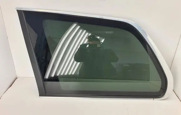 Volvo XC90 Rear side window