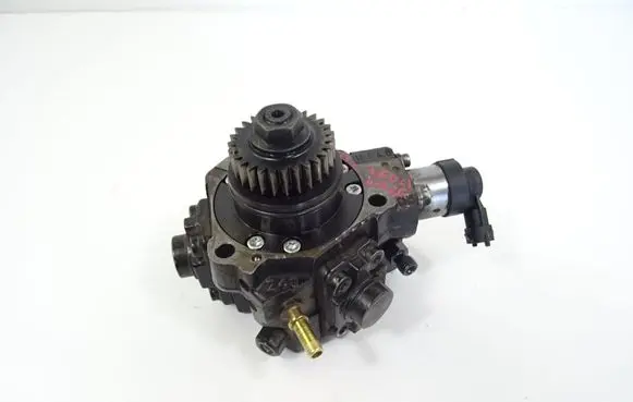 Nissan X-Trail T32 Fuel injection high pressure pump 0445010404