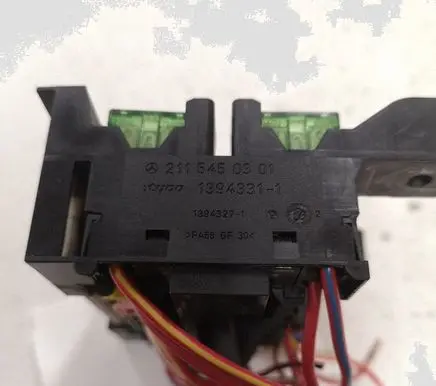 Mercedes-Benz E W211 Fuse module 2115450301 13943311