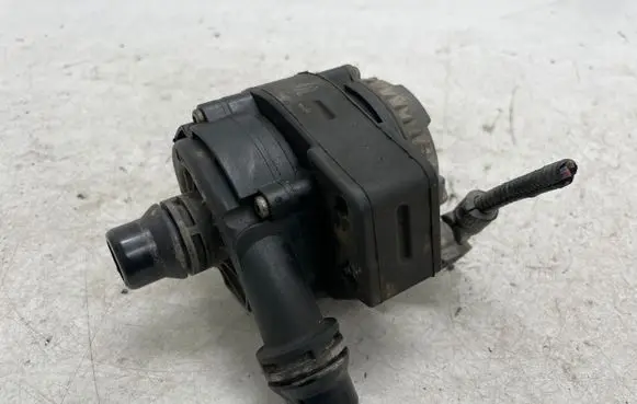 BMW 5 G30 G31 Electric auxiliary coolant/water pump 8638238