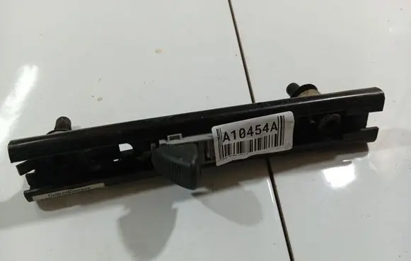 Chrysler Voyager Seat belt adjustment rail 04680460AI