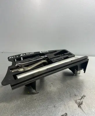 Audi A6 S6 C6 4F Tool set 4F5012111A