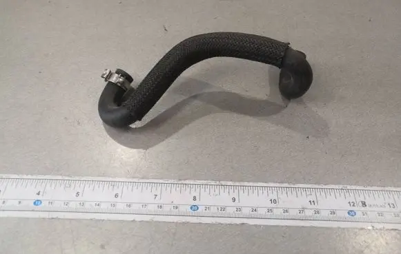 Volkswagen PASSAT B5 Vacuum line/pipe/hose 058133784AA