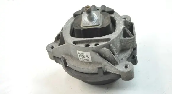 BMW 4 F32 F33 Engine mount bracket 6787658