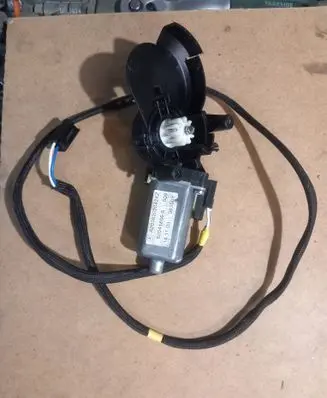 Mercedes-Benz C W203 Seat adjustment motor A2038202042 0390201940