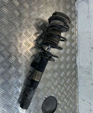 BMW 1 E81 E87 Front shock absorber with coil spring 6786019 E87V002S