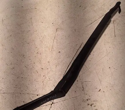 Front wiper blade arm