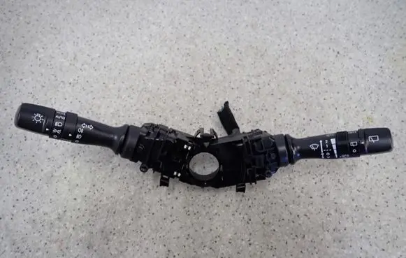 KIA Ceed Tailgate/trunk/boot open switch 934201H500