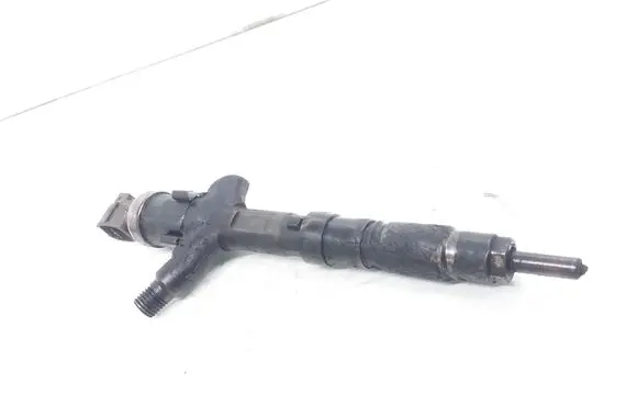 Toyota Corolla Verso E121 Fuel injector 2367027020