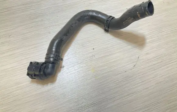 Audi Q3 8U Engine coolant pipe/hose 7N0122073T