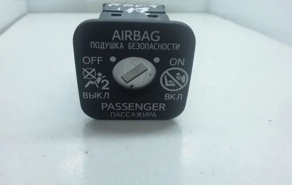 Toyota RAV 4 (XA40) Passenger airbag on/off switch NOCODE