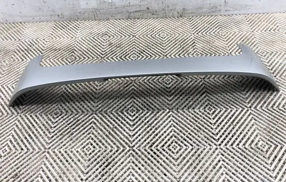 Tailgate/trunk spoiler