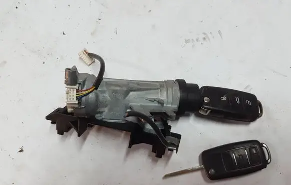Skoda Octavia Mk2 (1Z) Ignition lock 