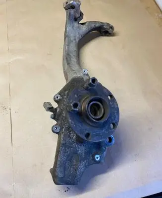 Front wheel hub