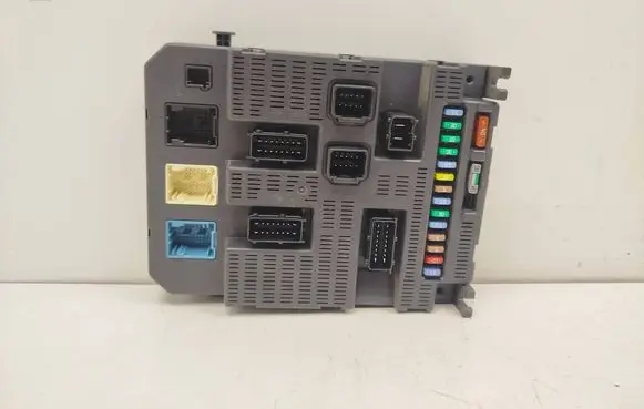Peugeot 207 Fuse module 9663798280 1899995140707 0033469190707