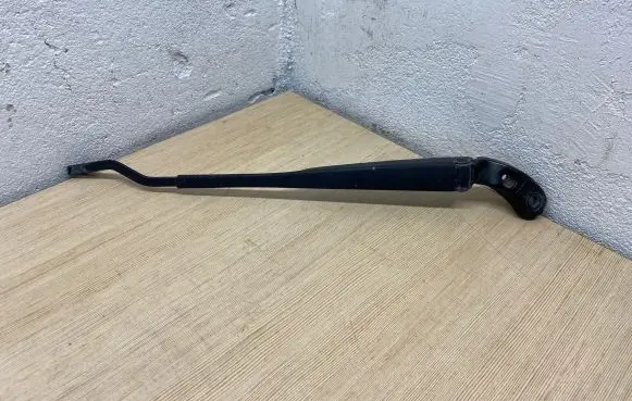 Mini One - Cooper R50 - 53 Front wiper blade arm 80005586