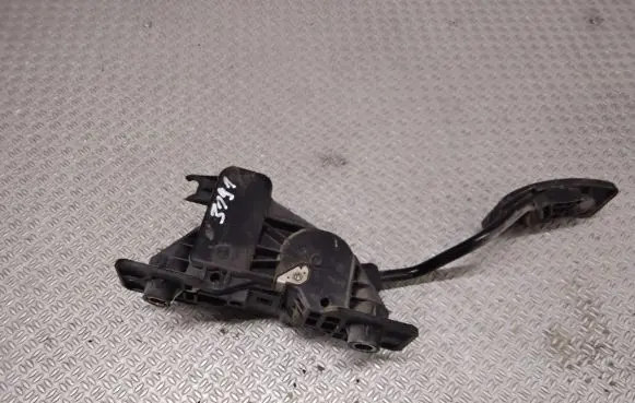 Mitsubishi Grandis Accelerator throttle pedal APM30005
