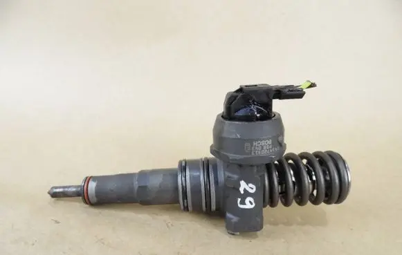 Volkswagen Golf V Fuel injector 0414720313