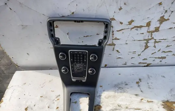 Volvo V40 Central console control unit 