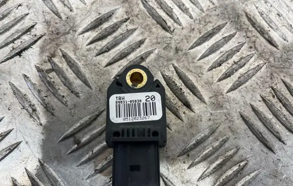 Toyota Avensis T270 Airbag deployment crash/impact sensor 8983105030 0512023267