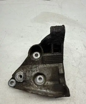 Engine mounting bracket