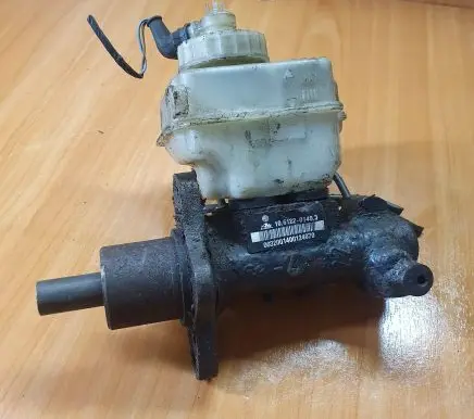 Volkswagen Golf III Master brake cylinder 10612201403 00320014014070