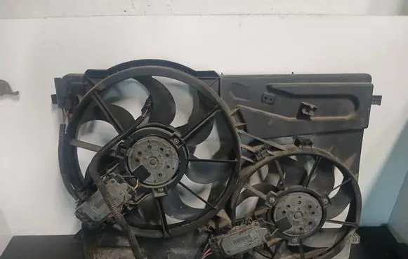 Volvo V70 Electric radiator cooling fan 0130307065 30792183 060915