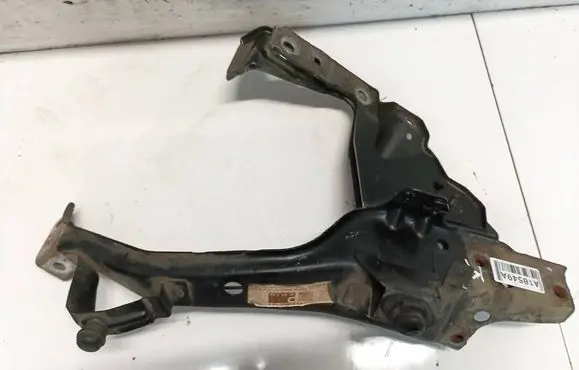 Headlight/headlamp mounting bracket