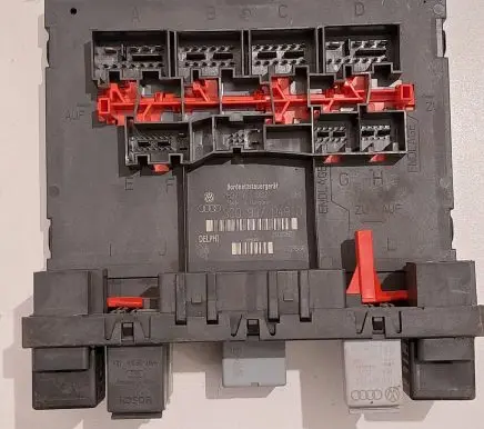 Volkswagen PASSAT B7 Comfort/convenience module 28022871 H37S1002 3C0937049D