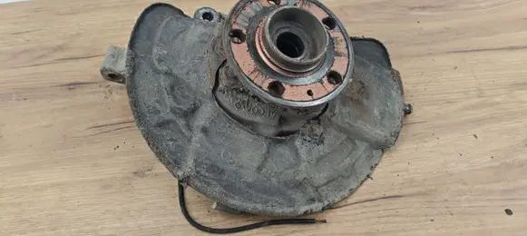 Volvo XC70 Front wheel hub 9461944
