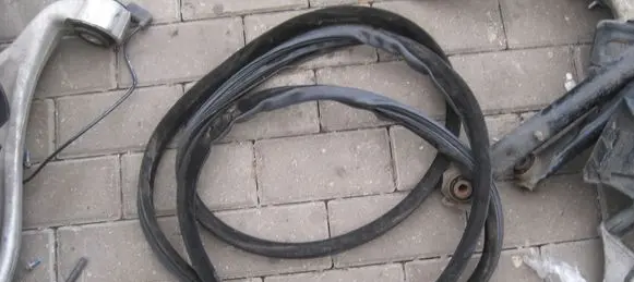 Land Rover Evoque I Front door rubber seal BJ3220708B