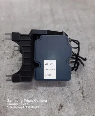 Mercedes-Benz A W176 ABS Pump A0004310500