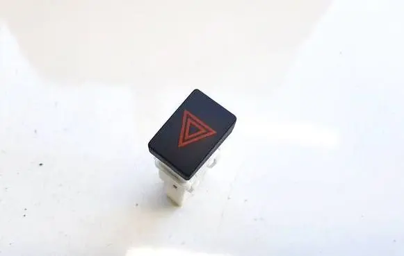 Nissan Qashqai+2 Hazard light switch 