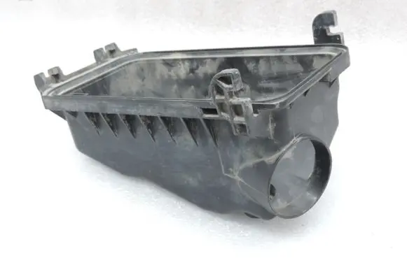 Toyota Avensis T250 Air filter box 177010D041