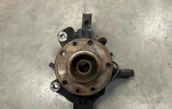 Renault Scenic III - Grand scenic III Front wheel hub spindle knuckle 400150053R