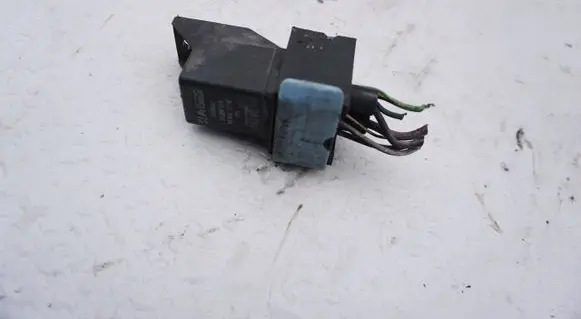 Volvo V50 Glow plug pre-heat relay 9666671780